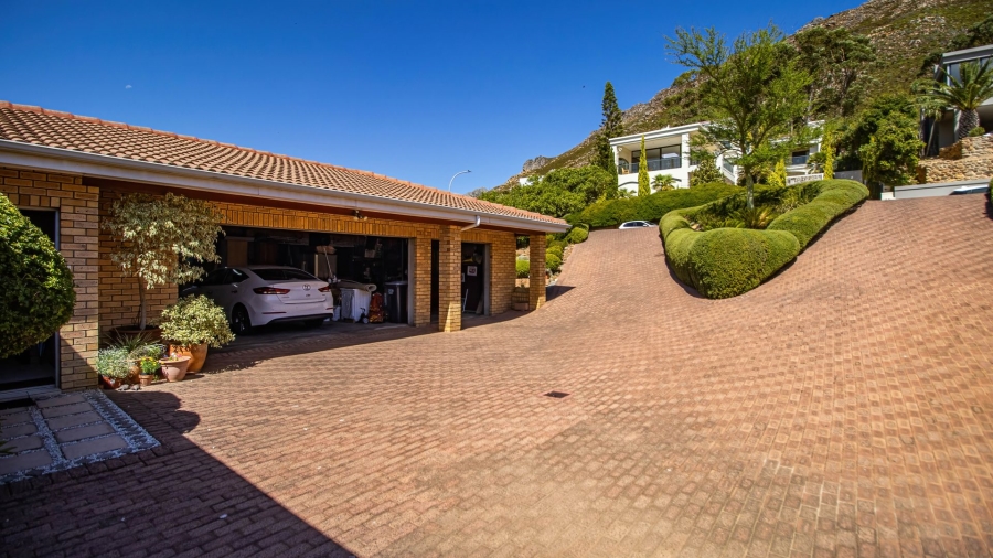 5 Bedroom Property for Sale in Mountainside Western Cape